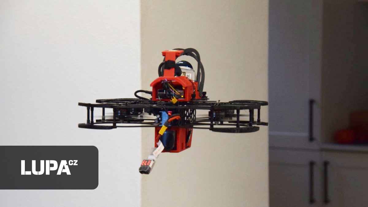 Prometheus v akci: Inteligentní drony z Prahy, které létají v kouři a bez GPS, ukázaly, jak umějí plnit příkazy