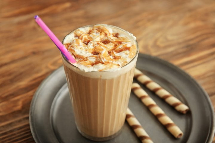 Frappé, našlehaná ledová káva