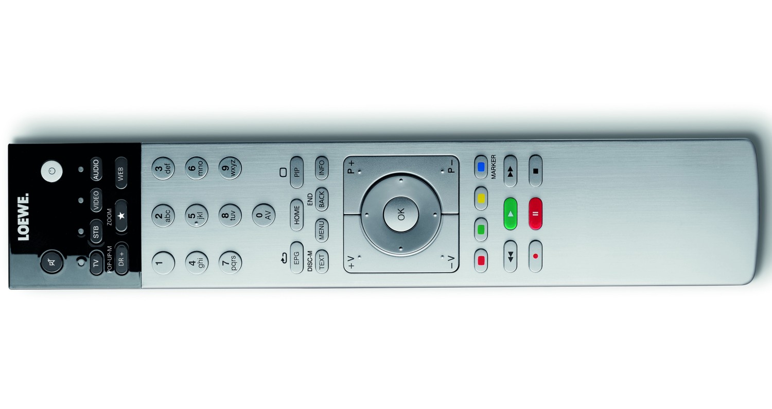 Ovladač je sice přehledný, ale rozložení tlačítek nad kurzorovým křížem automatickým návykům příliš nepomáhá. Nakonec si ale zvyknete i když Back by mohlo být výrazně větší a umístěno lépe a horní řada prohozena za spodní. EPG bude jistě používáno častěji, než teletext… Mimochodem dokoupitelný zjednodušený ovladač Loewe Assist Easy na tom bohužel není jinak!