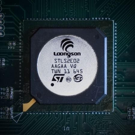 Loongson 2E: 64-bitové CPU pracující na frekvenci 700 MHz