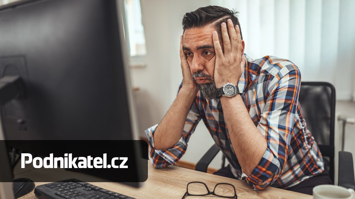 Firmy musí řešit zmatek v hlášení zaměstnanců. Chyba v systému poslala špatná data