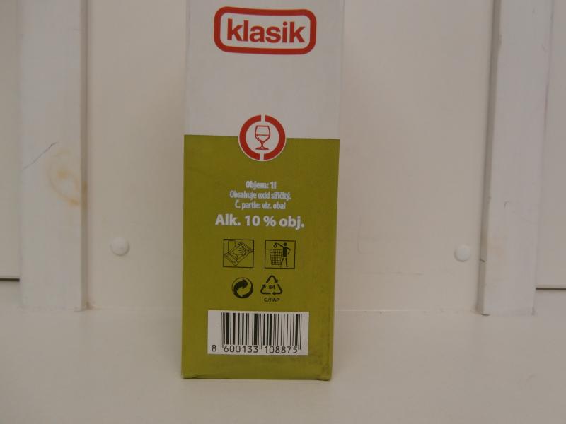 Bílé víno bylo falšováno přídavkem vody, syntetického glycerolu a bylo v něm zjištěno téměř dvojnásobné množství kyseliny citrónové, než je stanoveno legislativním limitem.