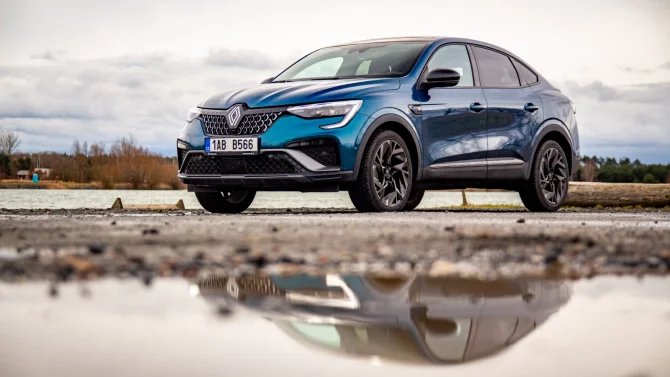 Test Renault Arkana E-Tech: Dokáže vás oslovit stylová karoserie SUV kupé, velký kufr a malá spotřeba?