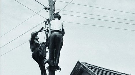 Náhledový obrázek - Budiž světlo. Před sto lety schválil parlament první energetický zákon