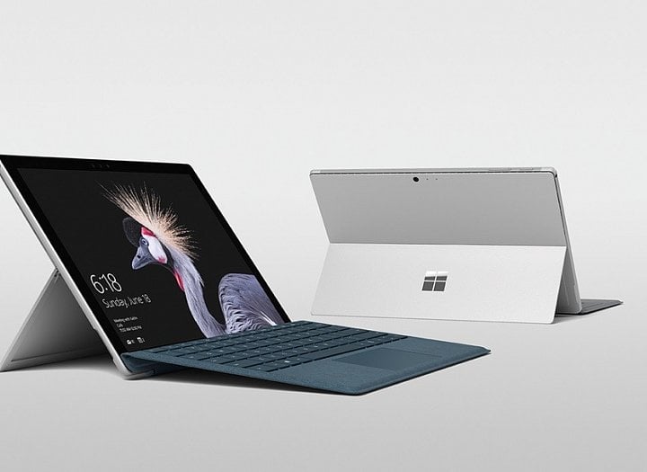 Surface Pro v modré a platinové