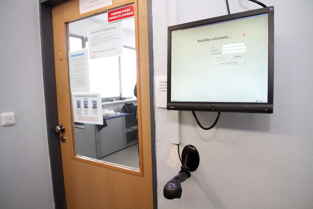 Nezapomenout na píchačky, jinak vás odsud nepustí.