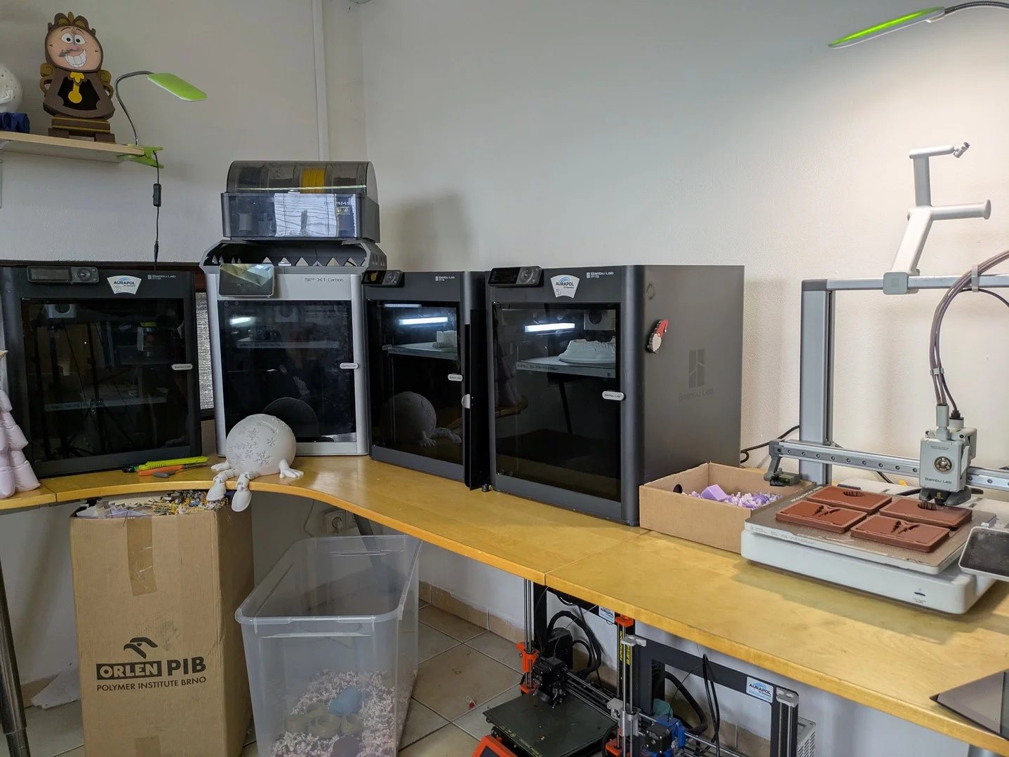 V testovací „laboratoři“ nesmí chybět řada tiskáren