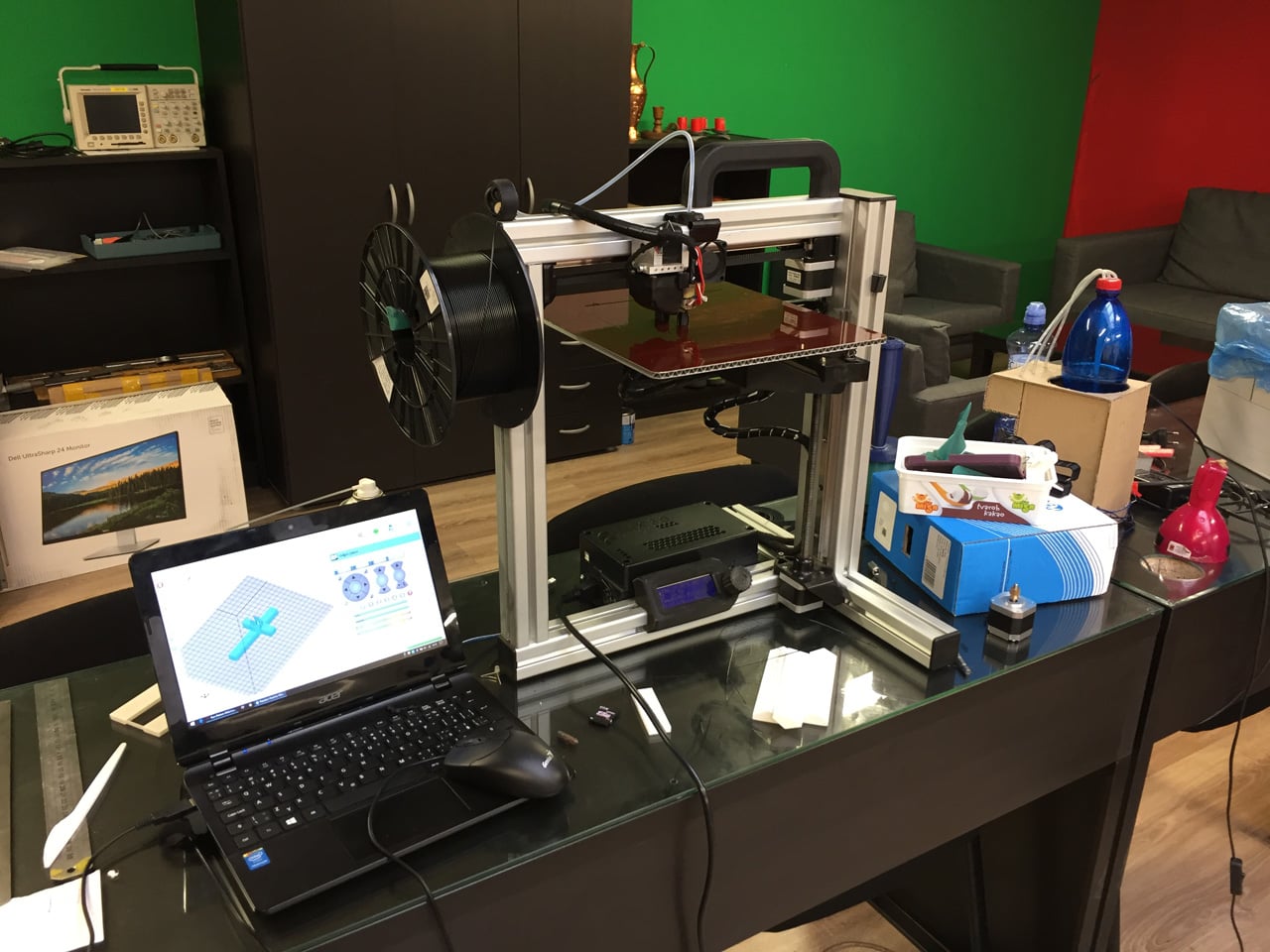 Boardmobile, robo ruka a 3D tiskárna ze Smíchovské průmyslovky