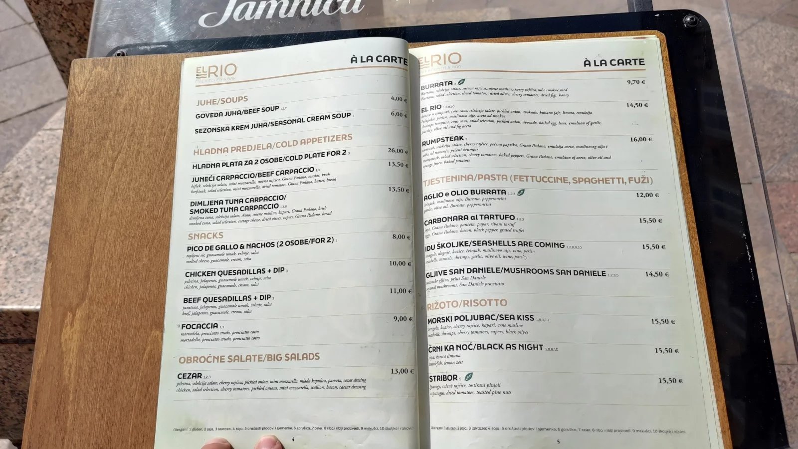 Ceny jídel v restauracích. Baška, Krk, Rijeka. Chorvatsko. (9. 6. 2024)