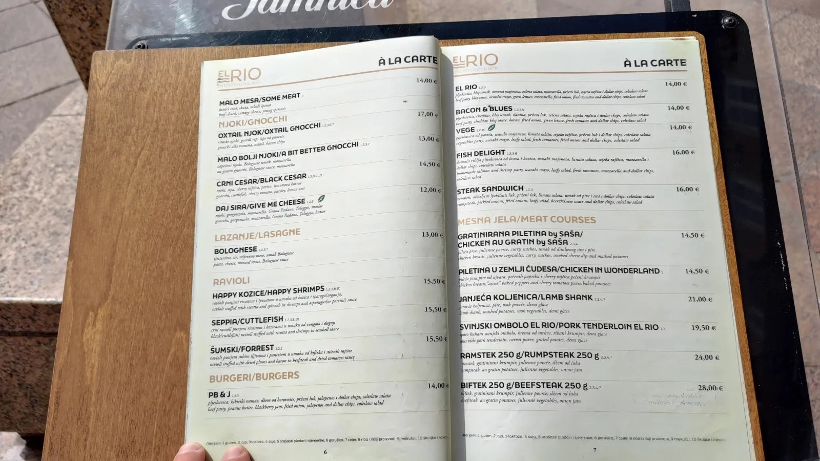 Ceny jídel v restauracích. Baška, Krk, Rijeka. Chorvatsko. (9. 6. 2024)