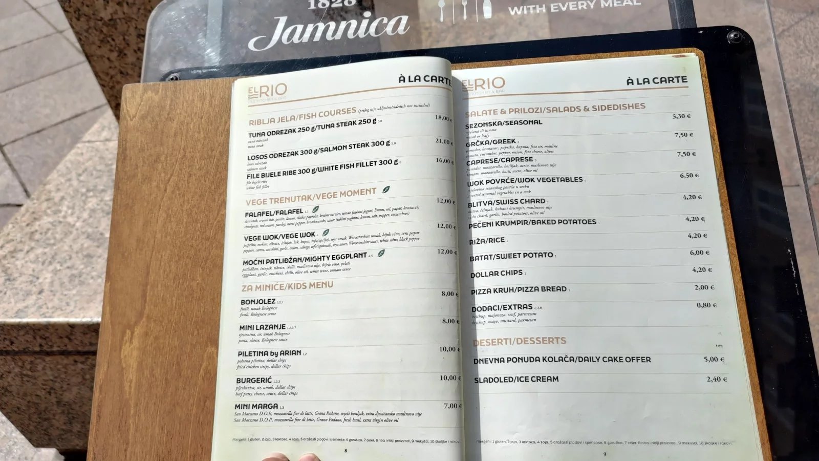 Ceny jídel v restauracích. Baška, Krk, Rijeka. Chorvatsko. (9. 6. 2024)