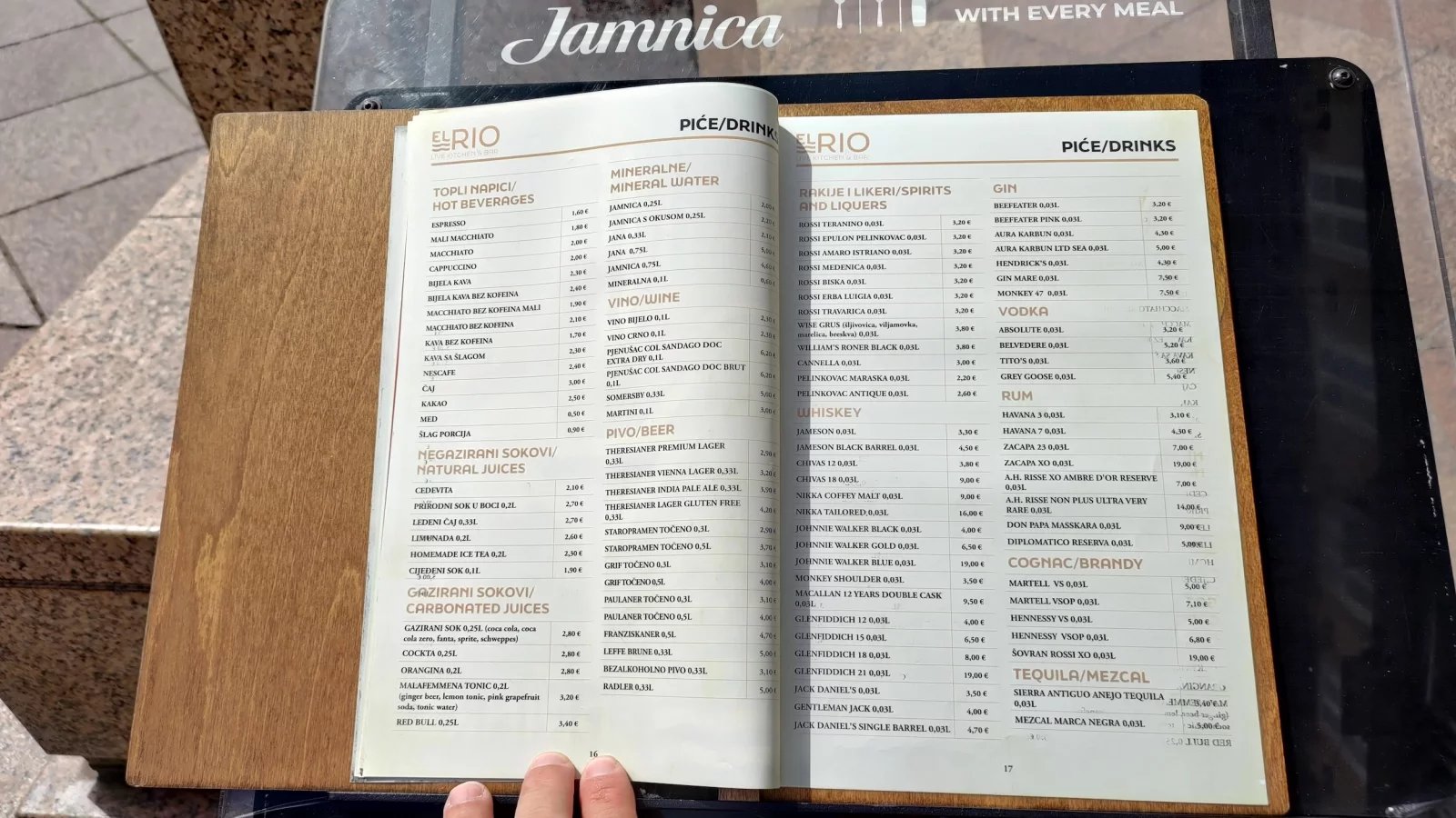 Ceny jídel v restauracích. Baška, Krk, Rijeka. Chorvatsko. (9. 6. 2024)