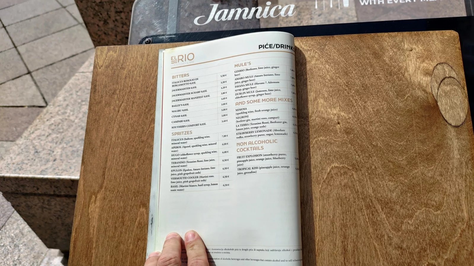 Ceny jídel v restauracích. Baška, Krk, Rijeka. Chorvatsko. (9. 6. 2024)