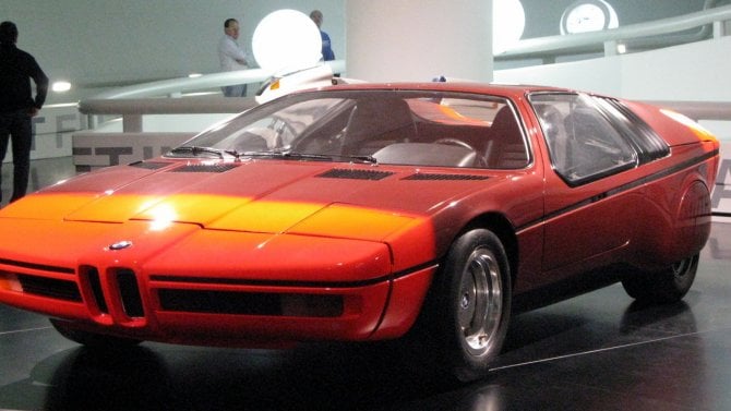 BMW Turbo z roku 1972: koncept, který nenastartuje bez pásu a měl radar proti nárazu