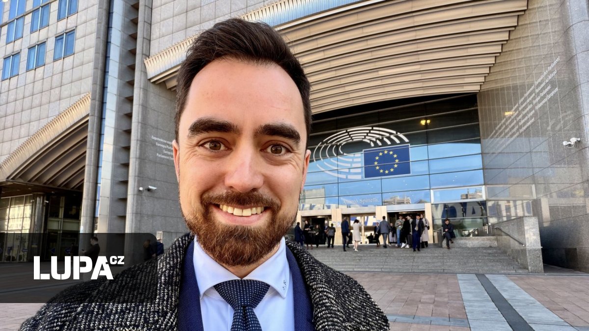 Český tlak v Bruselu uspěl, Evropský parlament je pro odklad a zmírnění regulace umělé inteligence