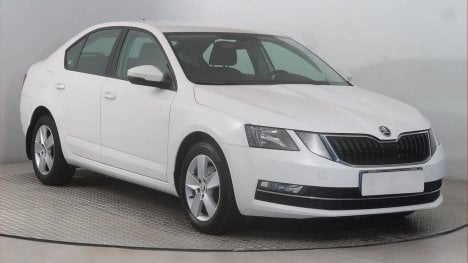 Nic než Škoda. Češi toužící po ojetině kupují v podstatě jen Octavie, Fabie a Superby. Ideálem je Octavia s nájezdem 148 000 km
