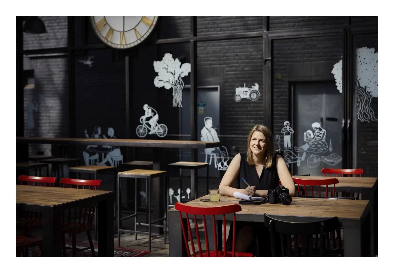 Prostřednictvím našich restaurací se ale můžete podívat opravdu do celého světa. Itálii reprezentují například pobočky La Bottega, do Francie se podíváte v Bílé krávě, máme indické, americké i argentinské menu. Samozřejmě nezapomínáme ani na to české, ochutnáte ho V zahradě nebo hotelové restauraci The Artisan oceněné v minulém ročníku za nejlepší obsluhu, láká dál Anna Grosmanová.