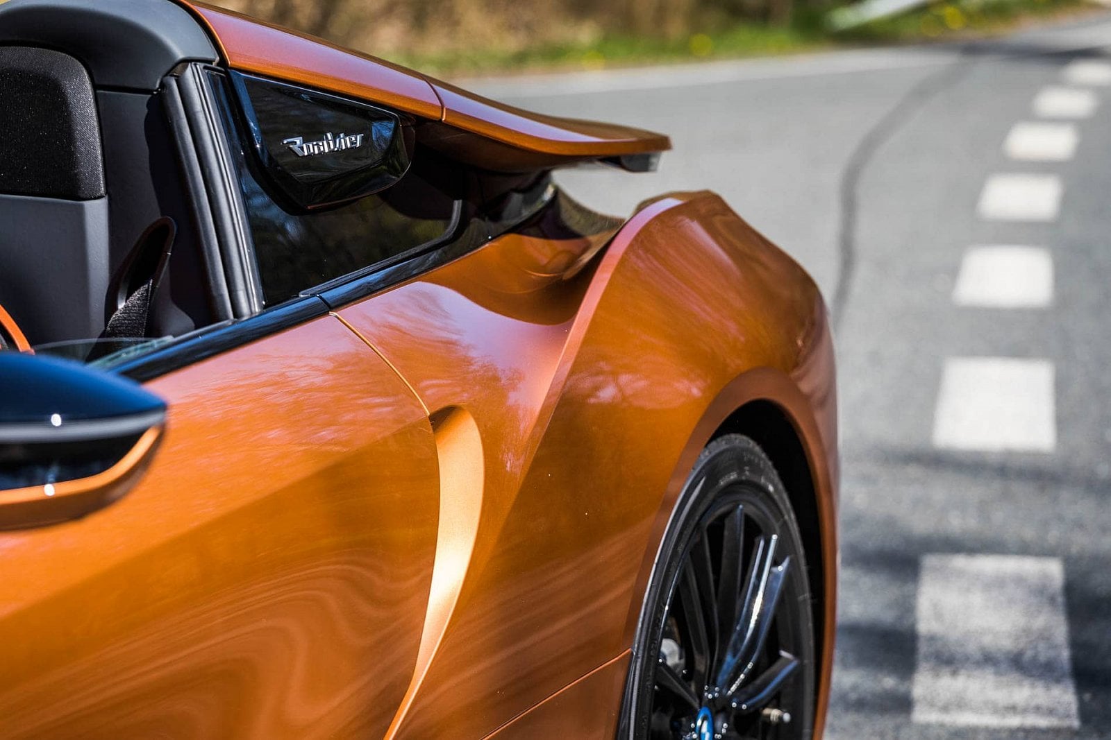 2020-06-bmw-i8-roadster-23.jpg