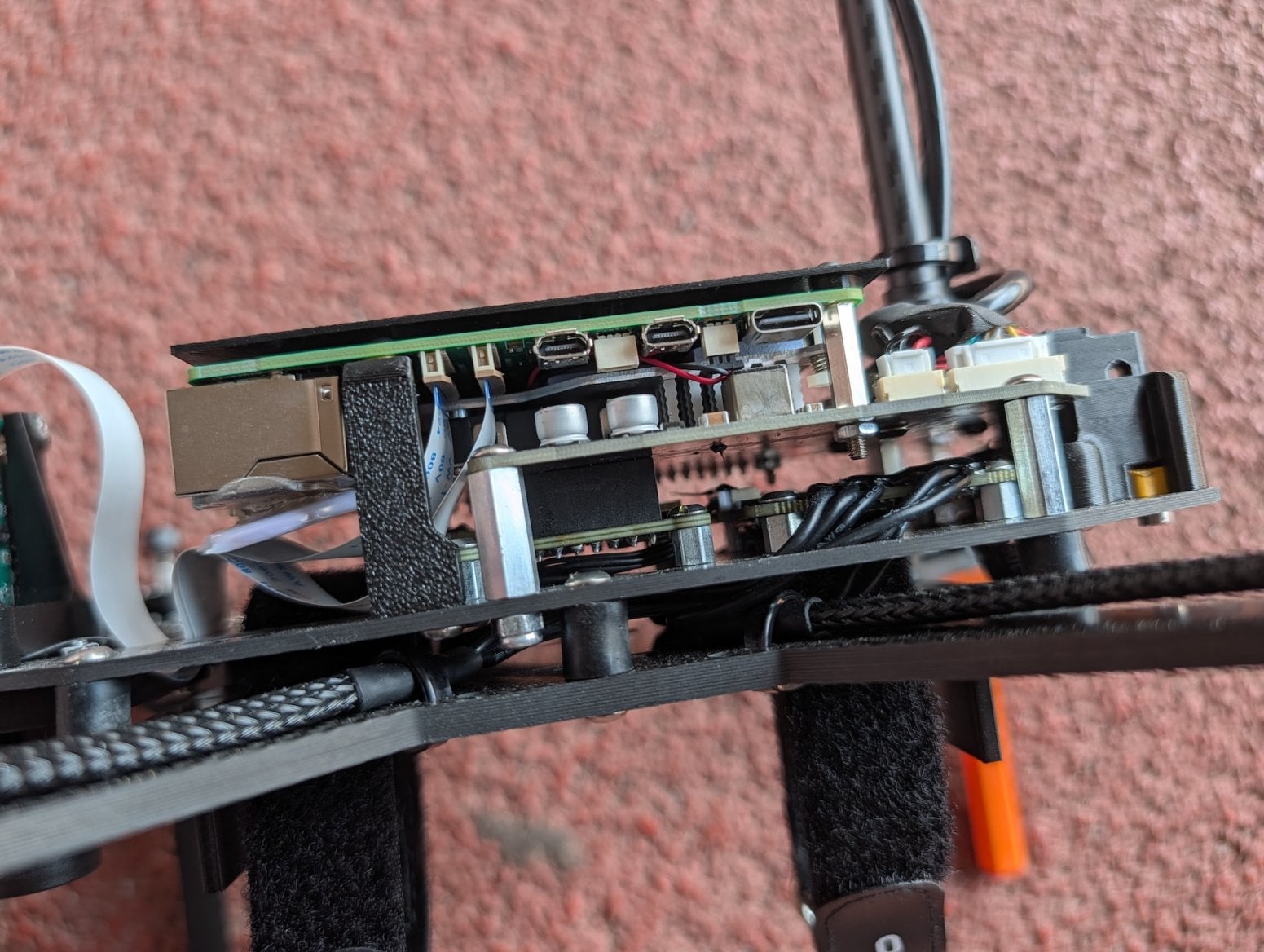 České drony RoboCore, RoboFly a RoboAid od Fly4Future