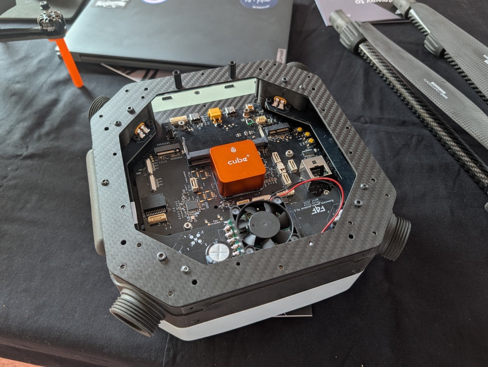 České drony RoboCore, RoboFly a RoboAid od Fly4Future