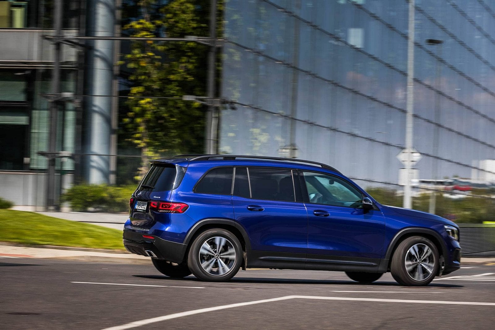 2020-05-mercedes-benz-glb-8.jpg