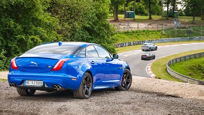 1000 km s Jaguarem XJR575: Nürburgring, Race Taxi a expresní dálniční let