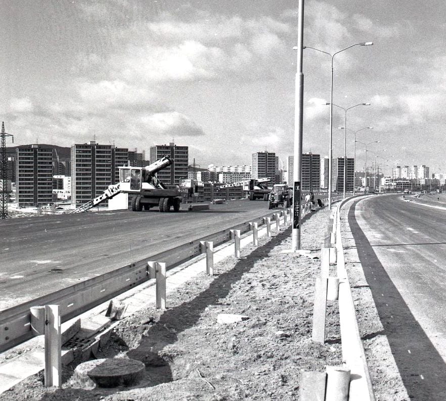 Dálnice se plynule napojovala na městské dvouproudové výpadovky