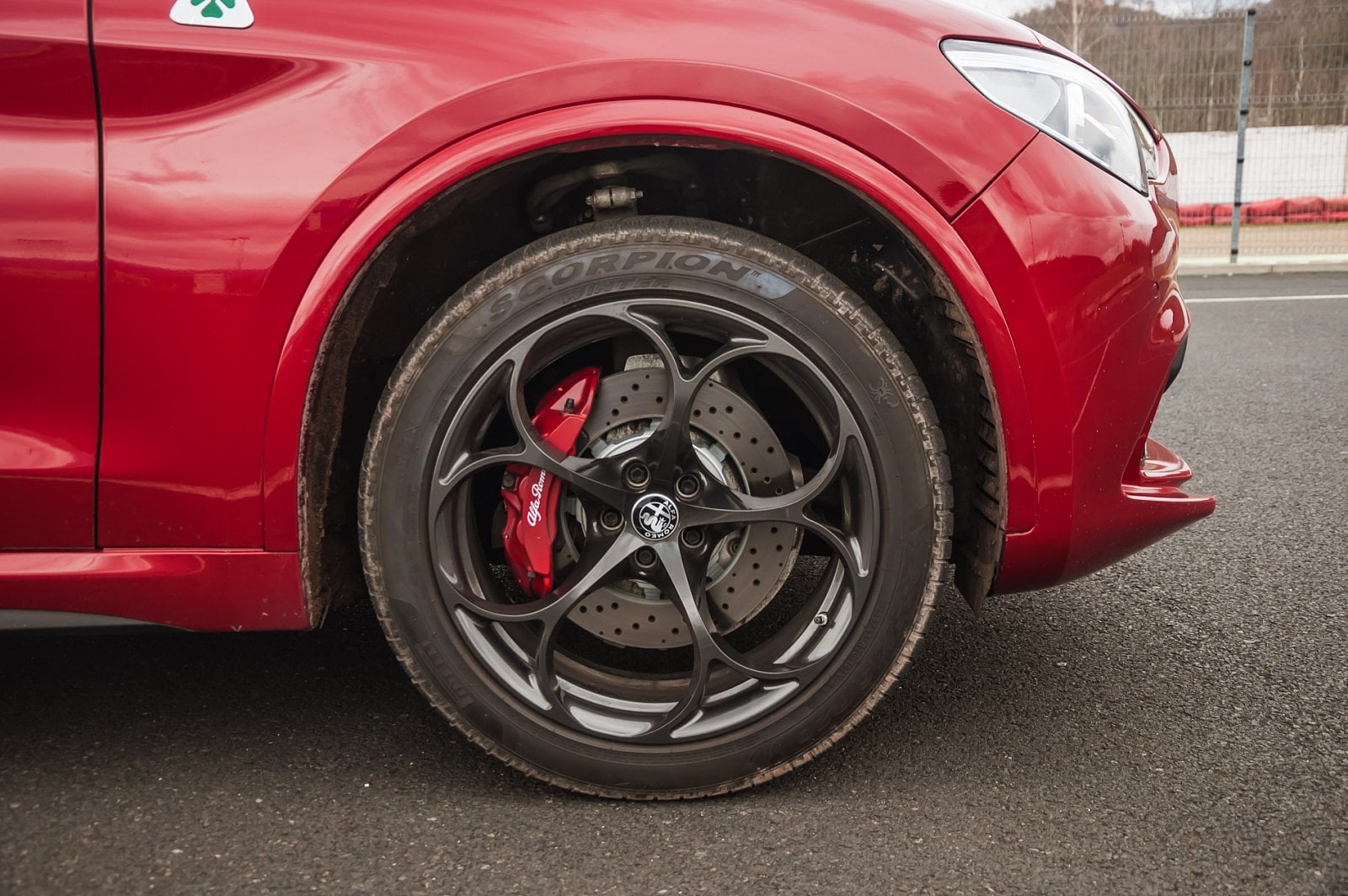 2019-03-giulia-qv-vs-stelvio-qv-20.jpg