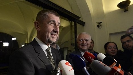 Náhledový obrázek - Babiš začíná plnit podmínky komunistů. Chce zdanit církevní restituce