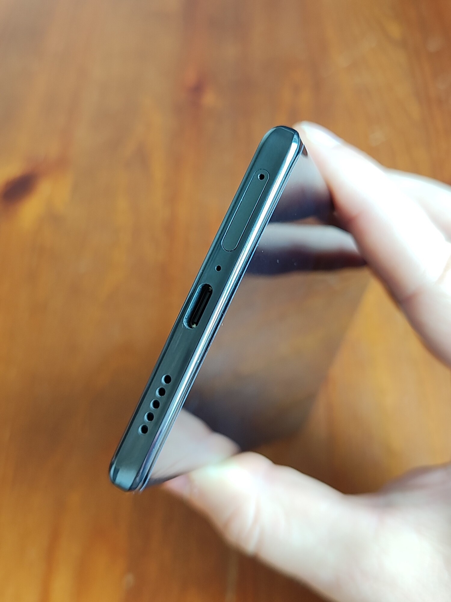 Spodní strana telefonu