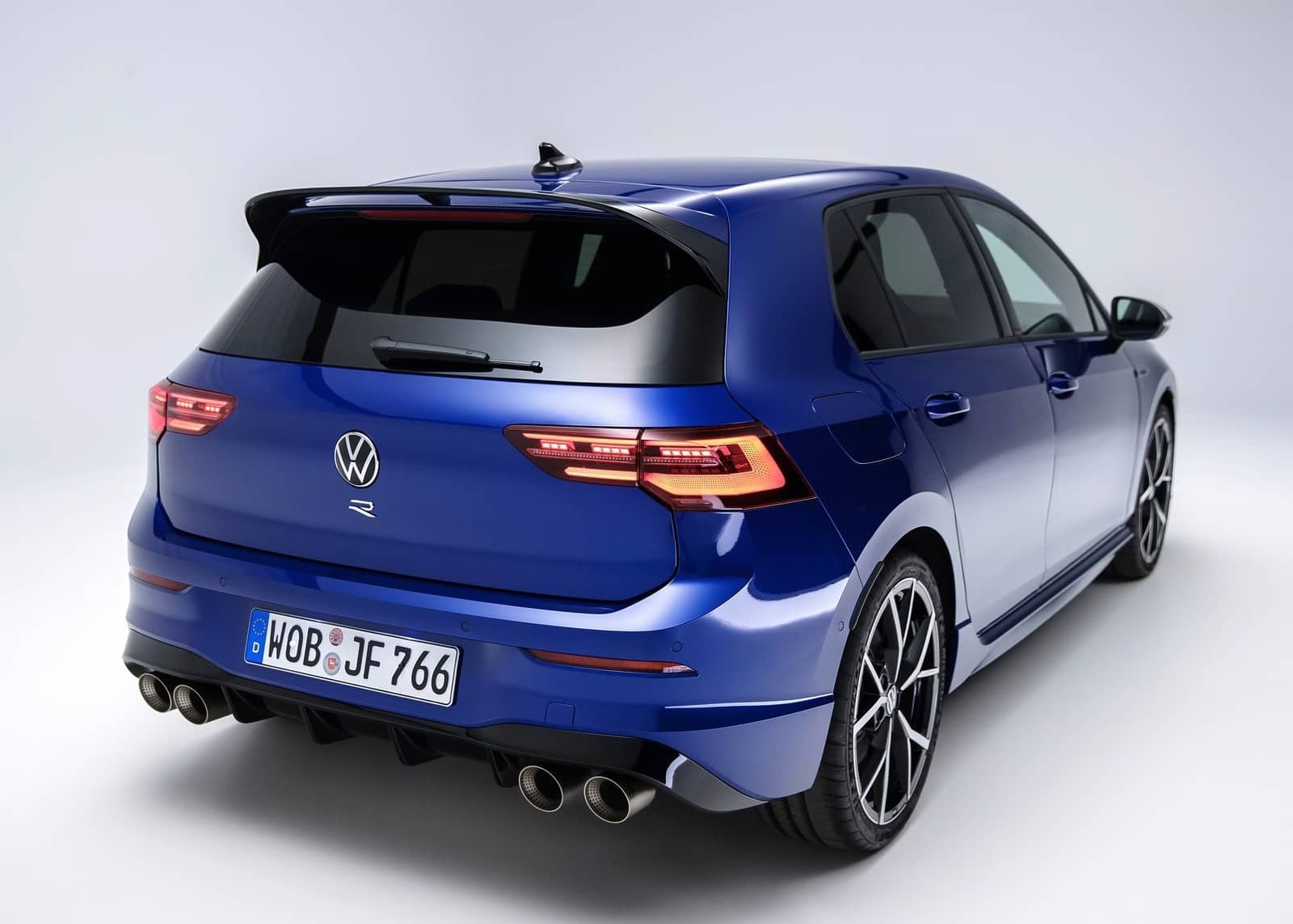 2020-11-Volkswagen-Golf-R-5.jpg