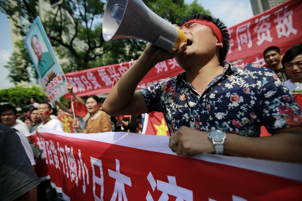 2018-11-c48dc3adc588anc3a9-vyc5a1li-do-ulic-demonstrovat-proti-j