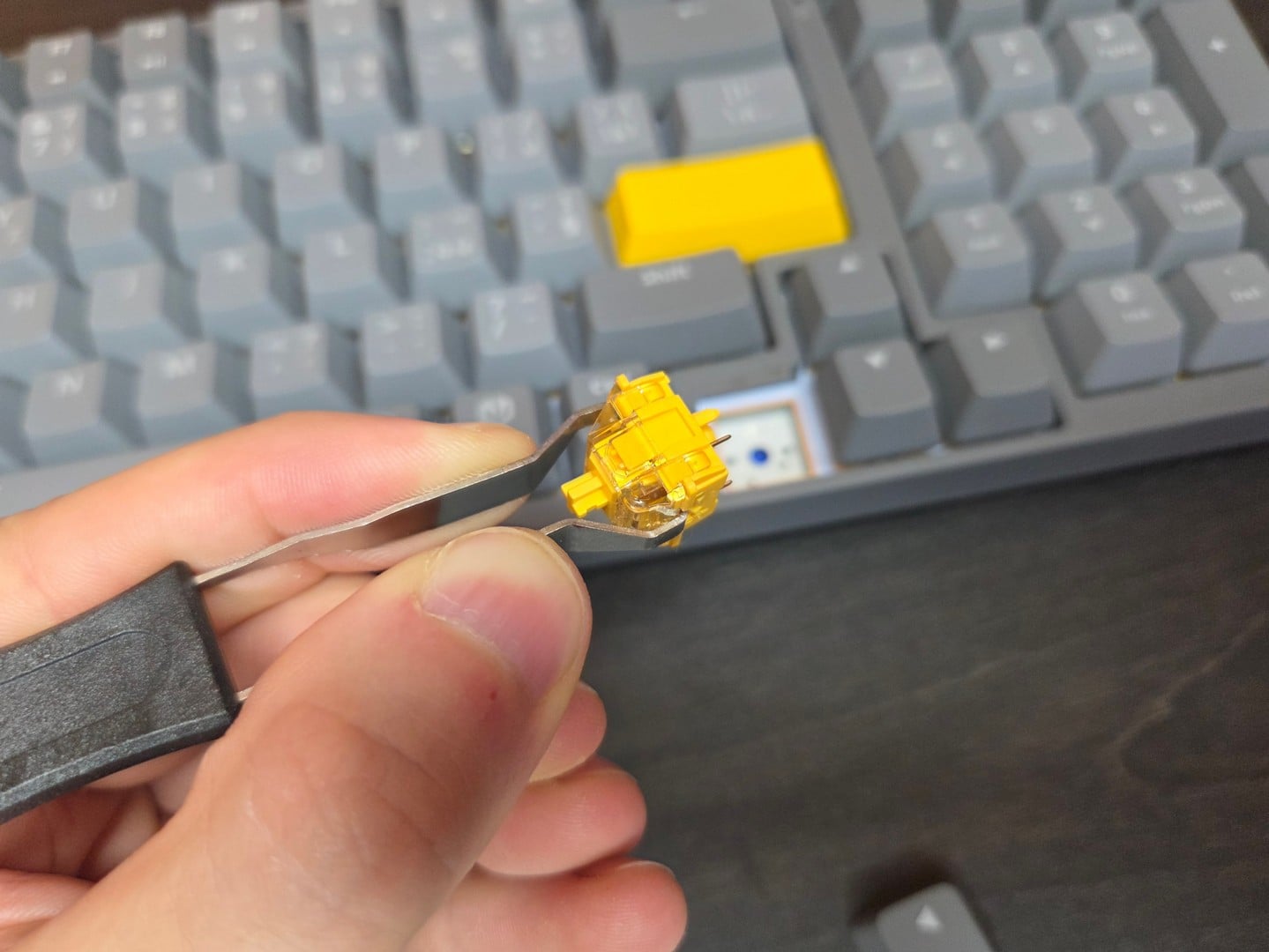 Endorfy Yellow spínače