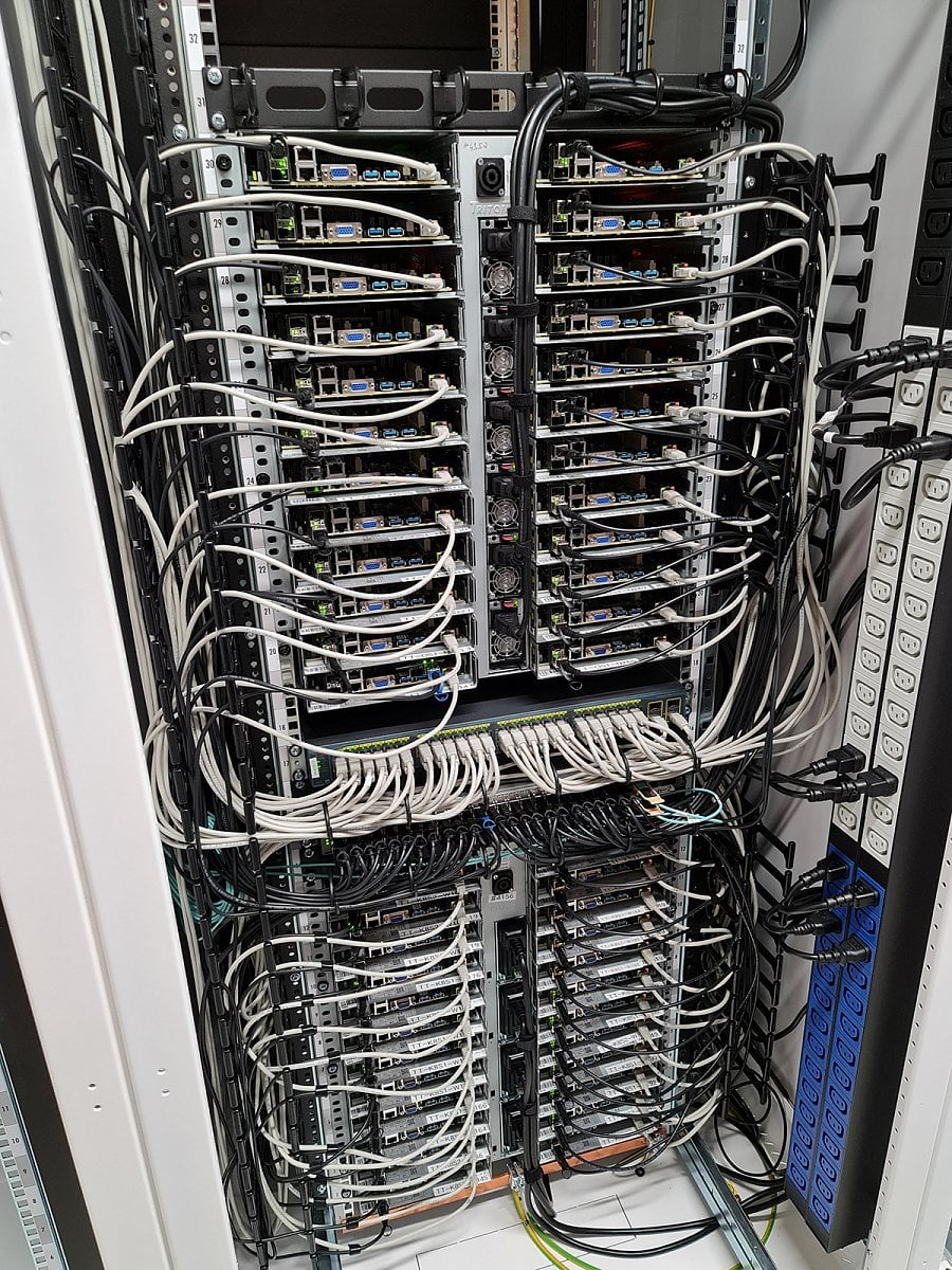 Montovna: Seznam a jeho výroba vlastních serverů