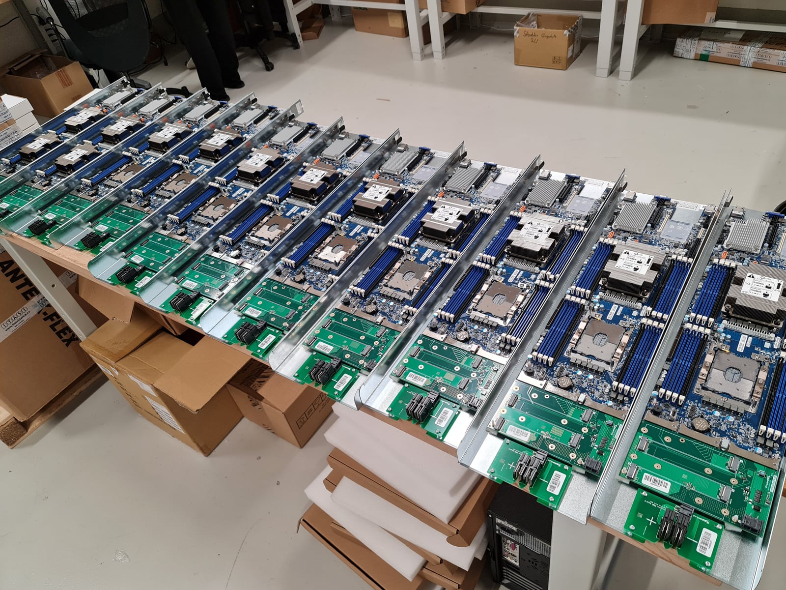 Montovna: Seznam a jeho výroba vlastních serverů