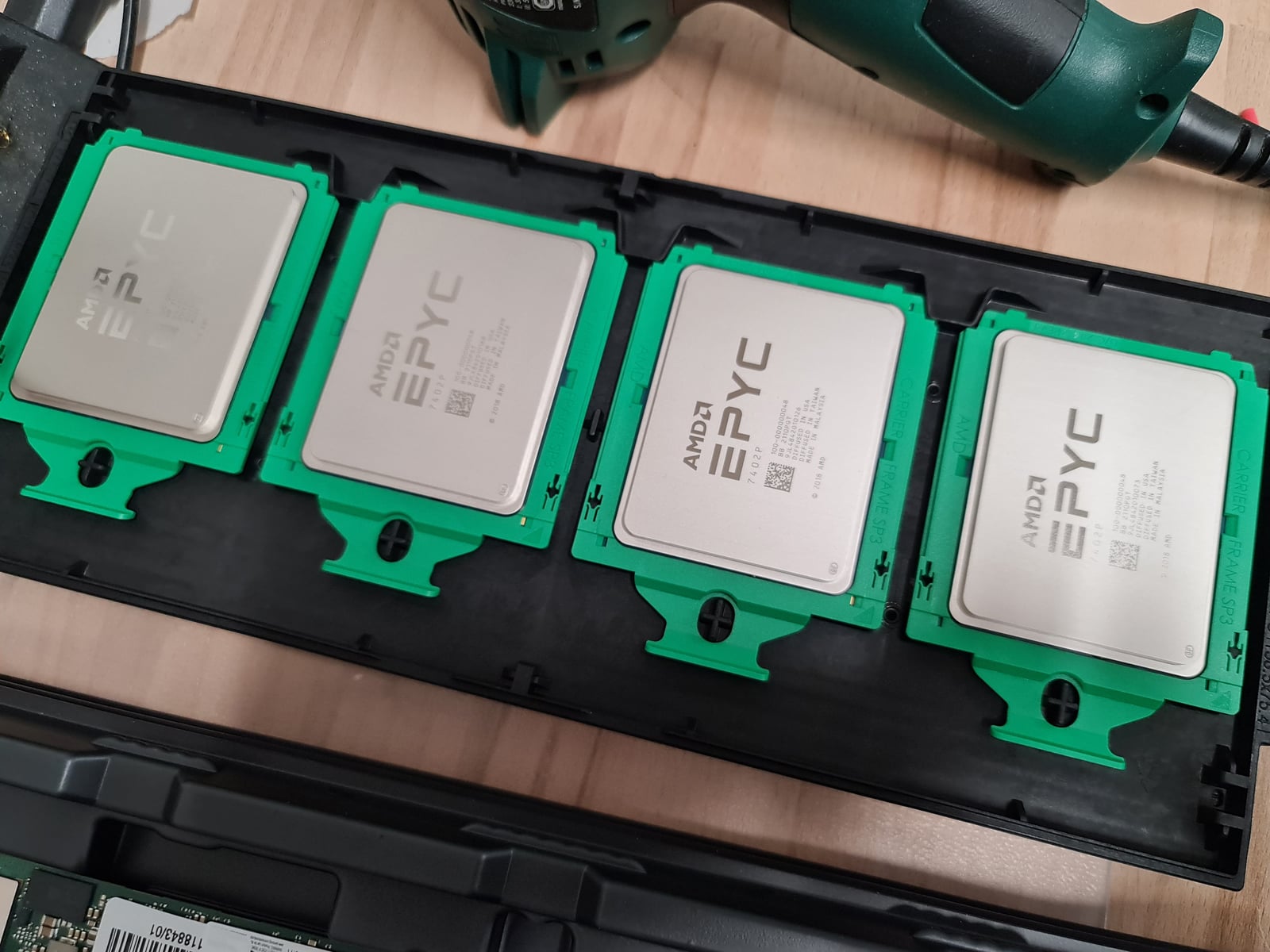 Montovna: Seznam a jeho výroba vlastních serverů