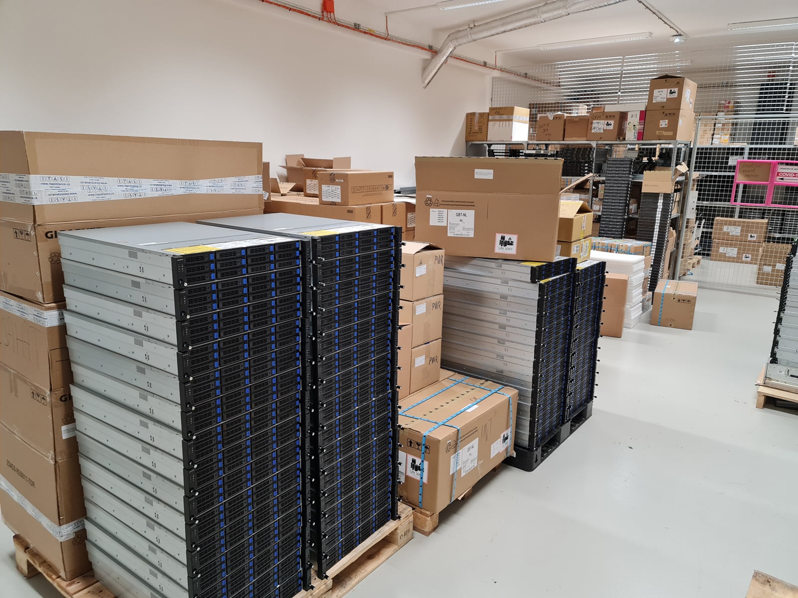 Montovna: Seznam a jeho výroba vlastních serverů