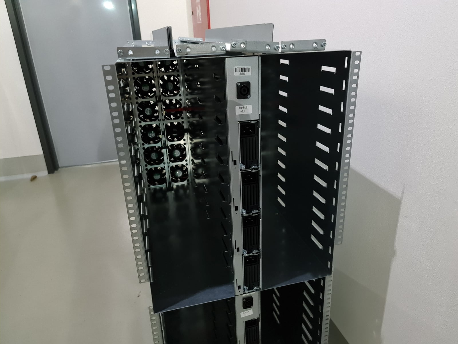 Montovna: Seznam a jeho výroba vlastních serverů