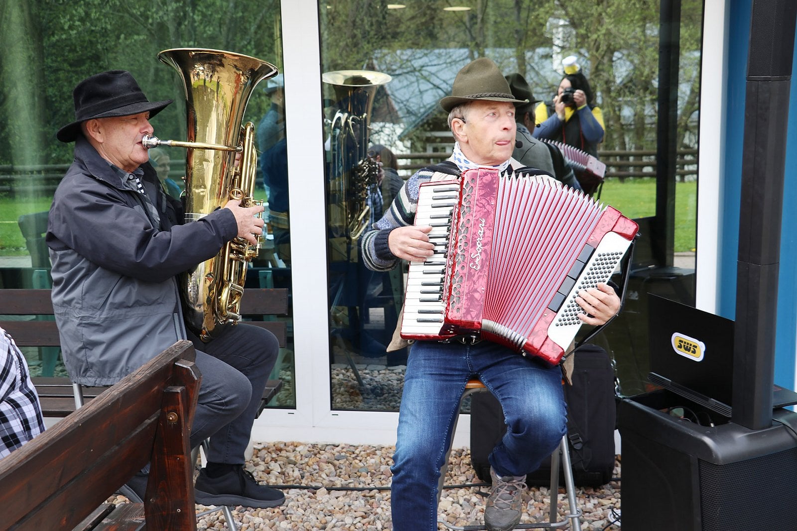 Obrazem: Maifest s SWS aneb pivní festival v Peci pod Sněžkou