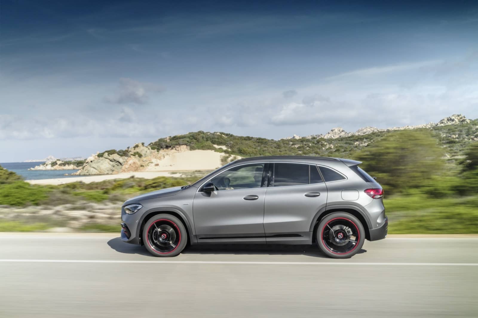 2020-08-Mercedes-Benz-GLA-2020-9.jpg