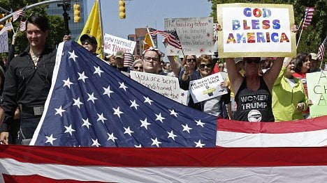 Náhledový obrázek - Většina Američanů pobírající koronadávky si přijde na více peněz než v jejich původní práci