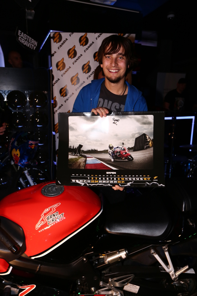 Jak Nova křtila erotický kalendář Fandy 2014 s Tarrou White