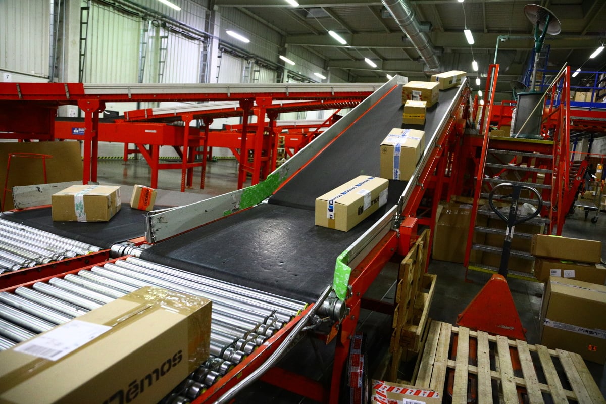 Jak to chodí v kurýrní službě DPD. Podívejte se s námi do depa.