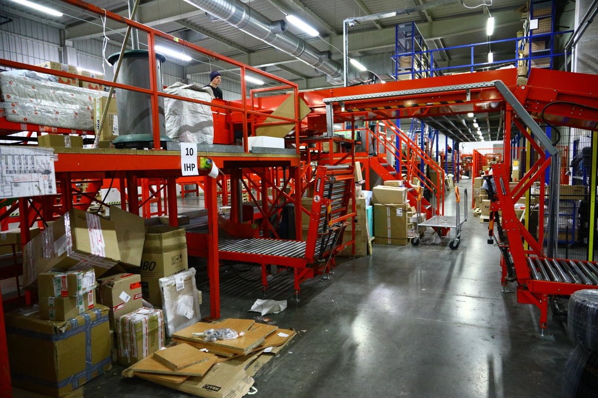 Jak to chodí v kurýrní službě DPD. Podívejte se s námi do depa.