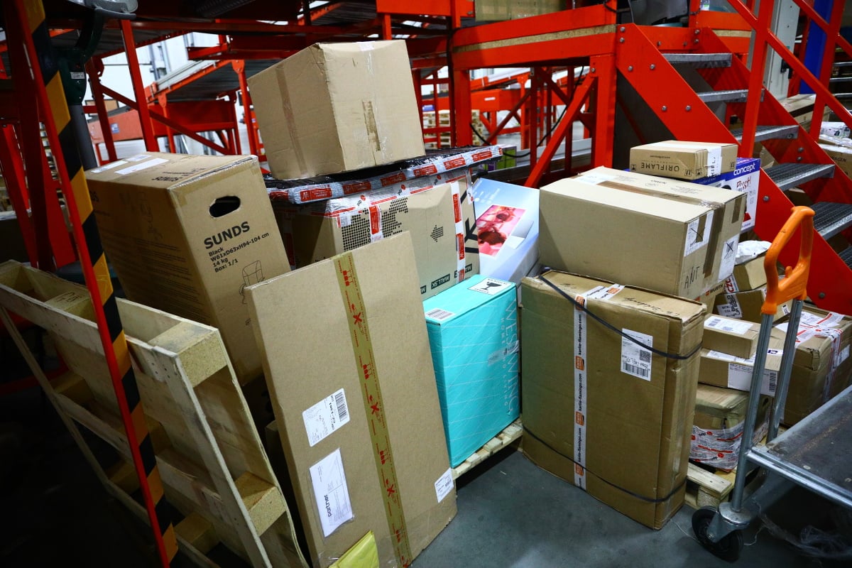 Jak to chodí v kurýrní službě DPD. Podívejte se s námi do depa.