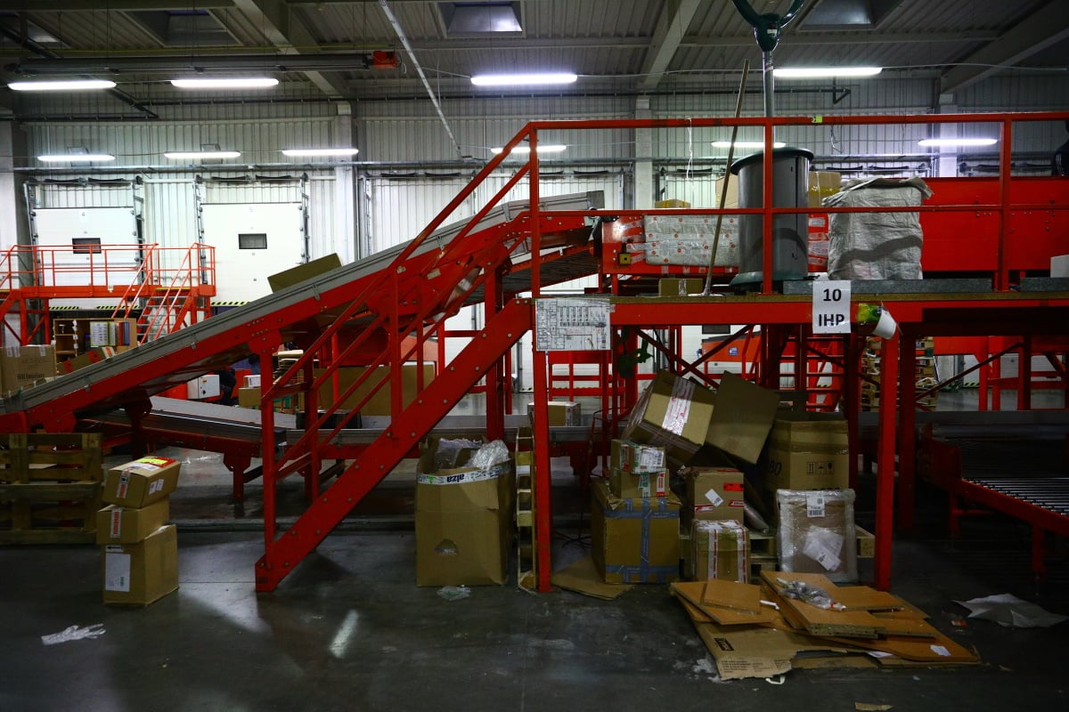 Jak to chodí v kurýrní službě DPD. Podívejte se s námi do depa.