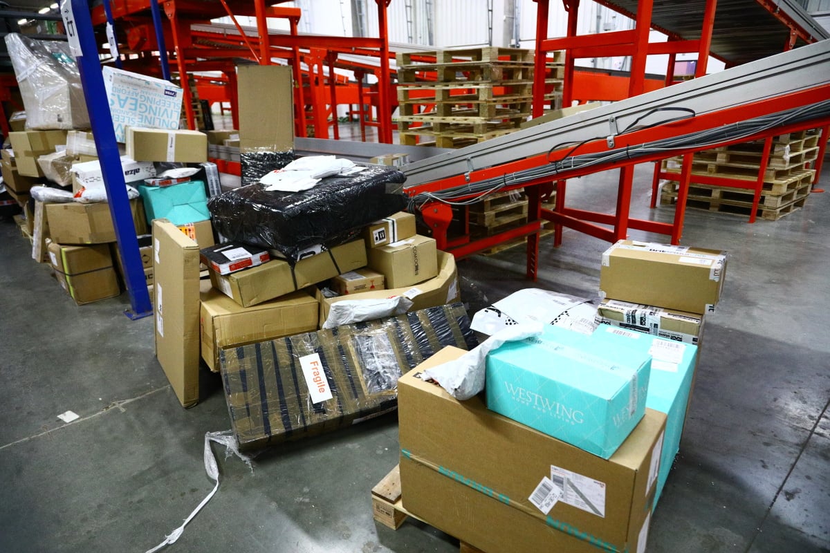 Jak to chodí v kurýrní službě DPD. Podívejte se s námi do depa.