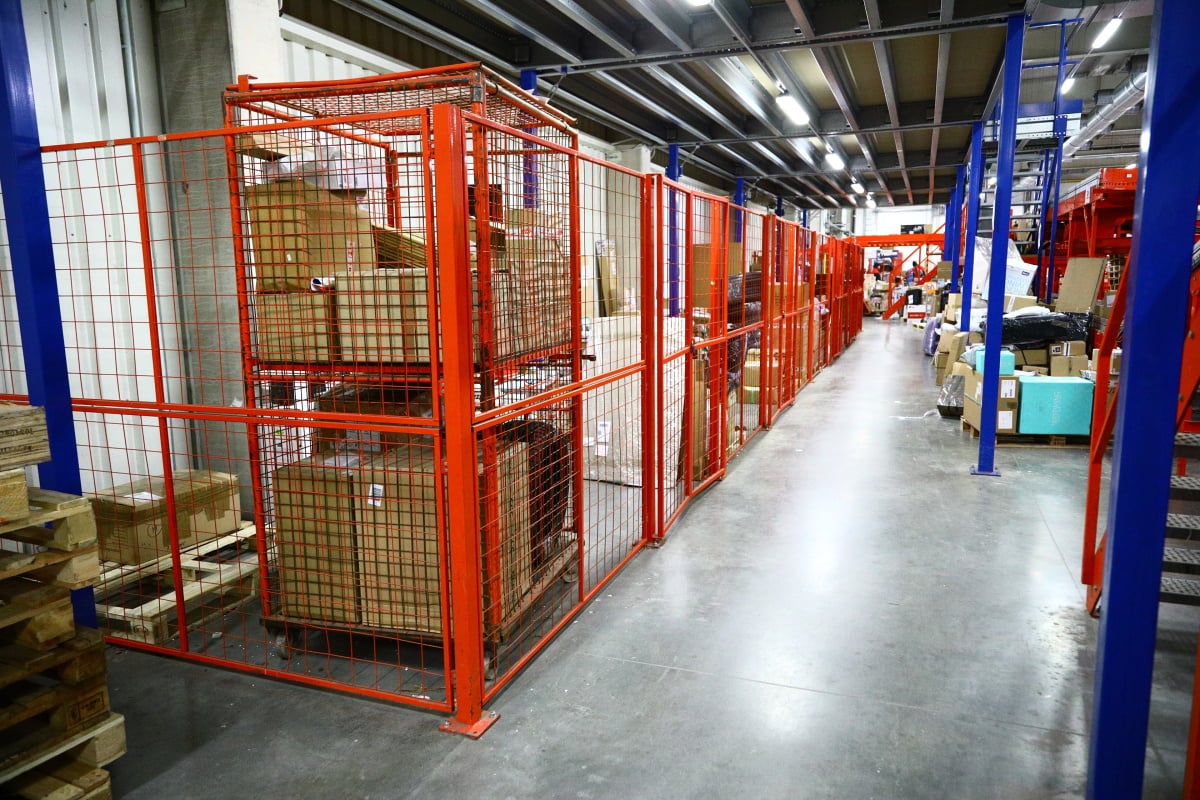 Jak to chodí v kurýrní službě DPD. Podívejte se s námi do depa.