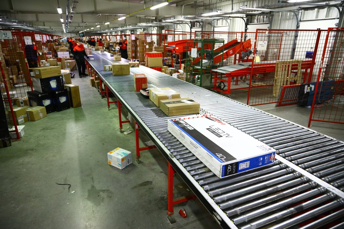 Jak to chodí v kurýrní službě DPD. Podívejte se s námi do depa.