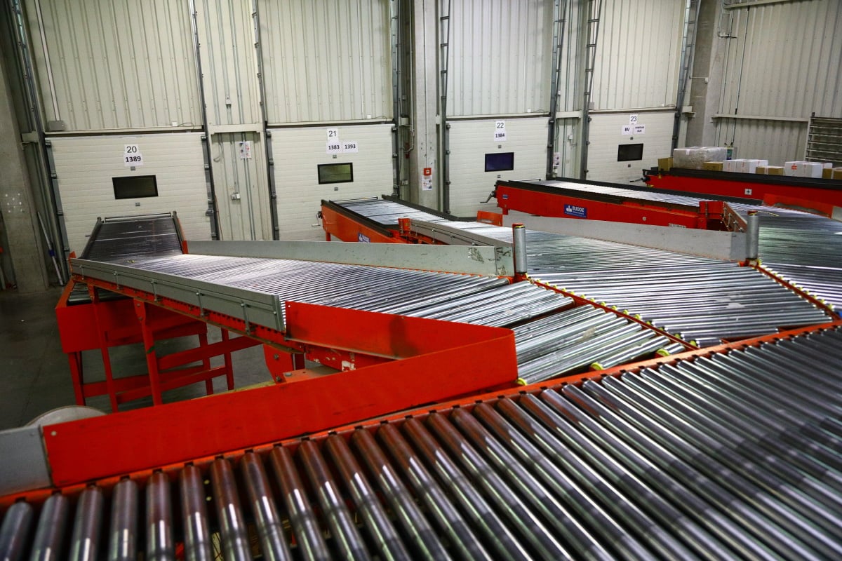 Jak to chodí v kurýrní službě DPD. Podívejte se s námi do depa.